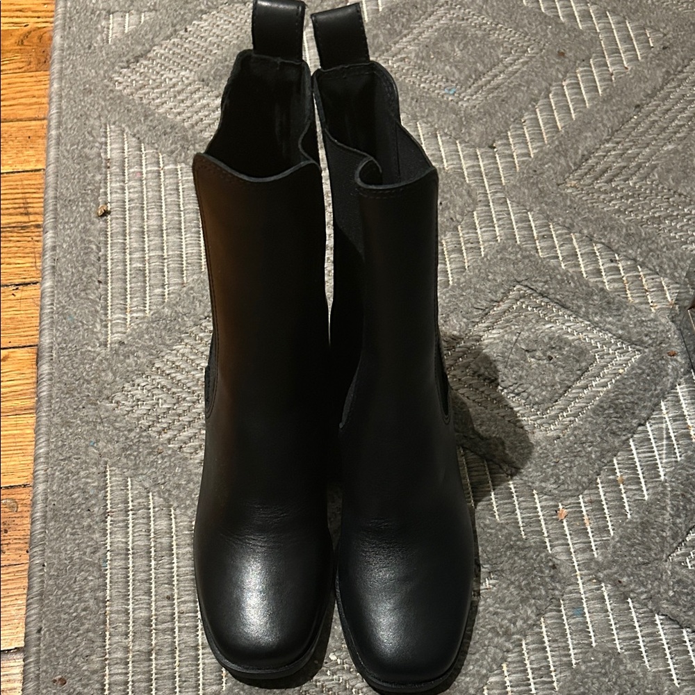 Steve Madden women’s black pull tab argent toe block heel leather Chelsea , new!